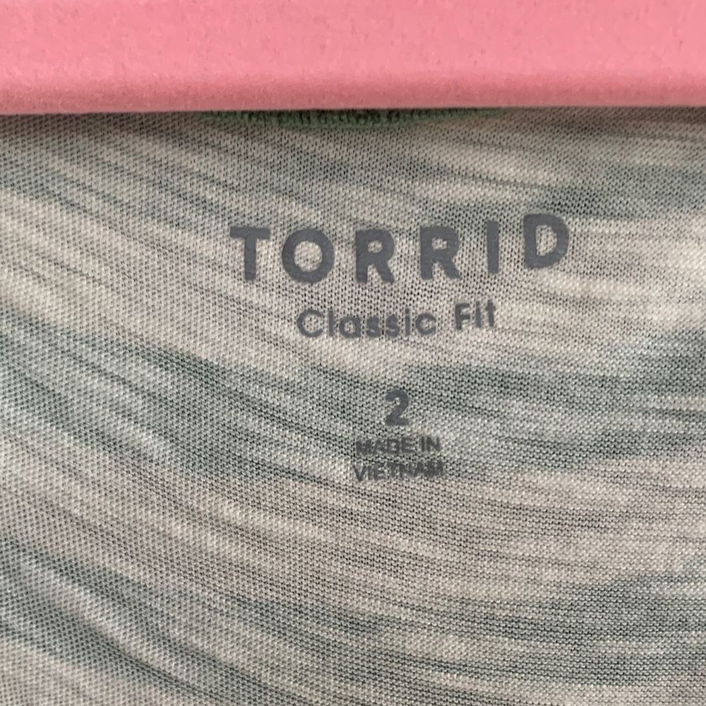 Torrid Classic Fit Green and White Top - Picture 2 of 5